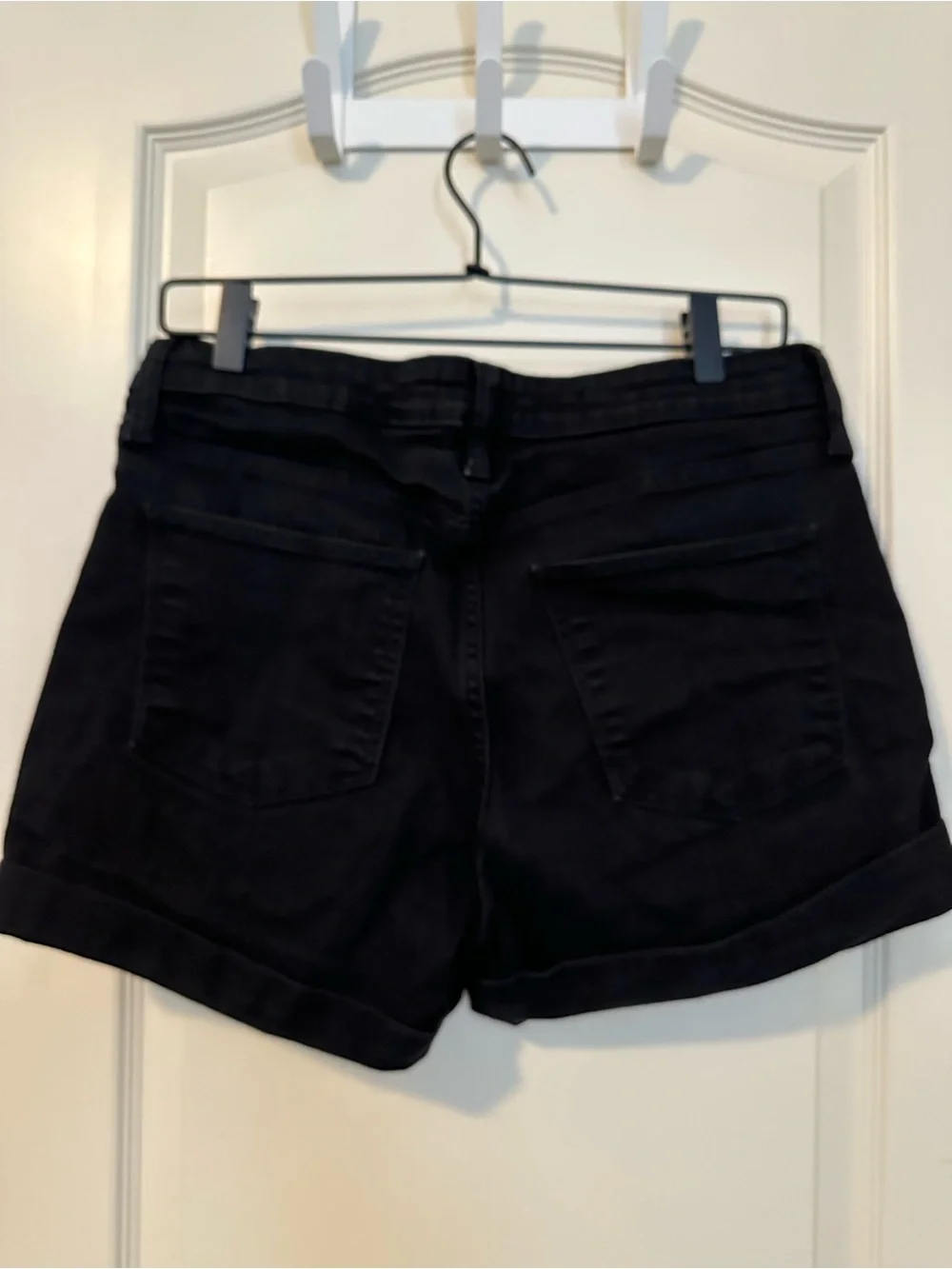 Universal Thread Women’s Black Cuffed Jean Shorts Size 10/30